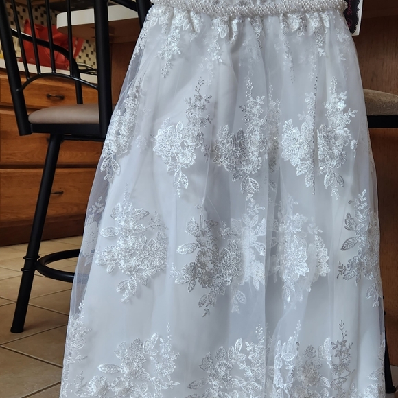 Chantilly Place Girls Formal, Jr. Bridesmaid Dresses, Size 10 White - Picture 8 of 15